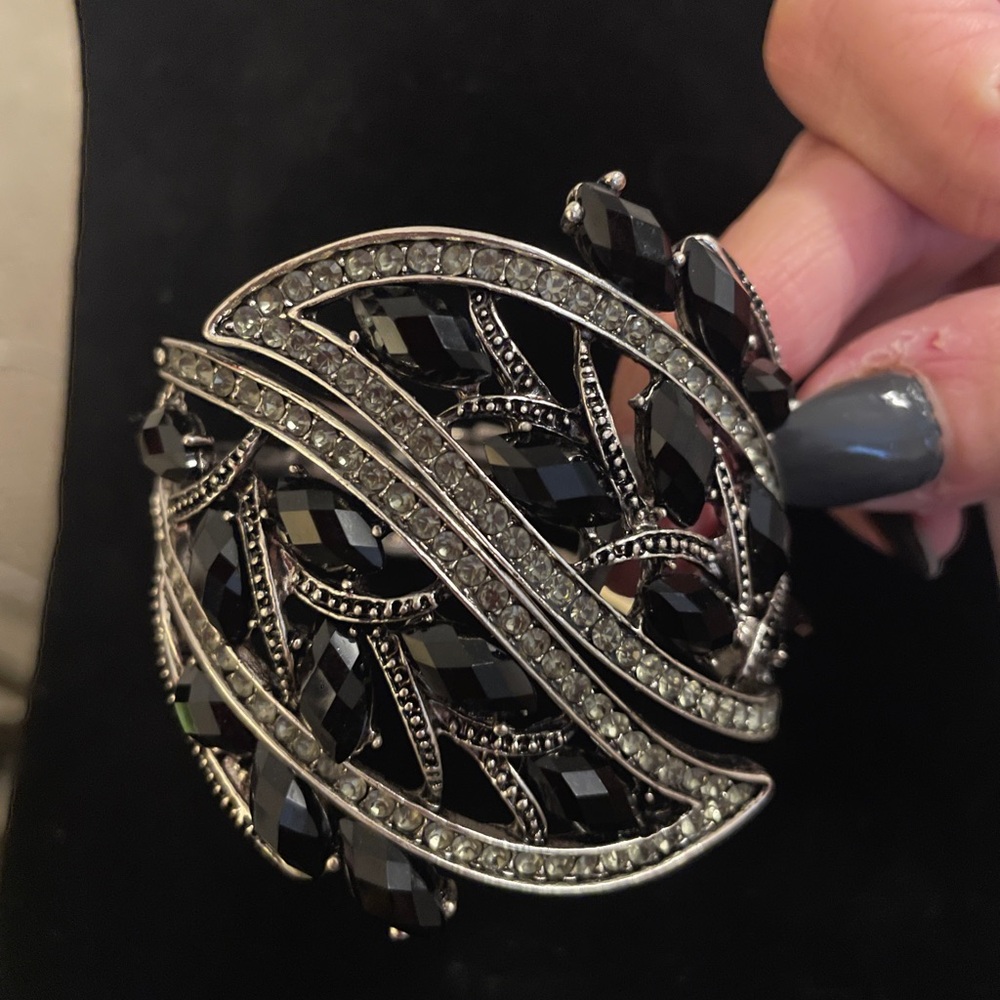 Elegant Black and Silver Bracelet